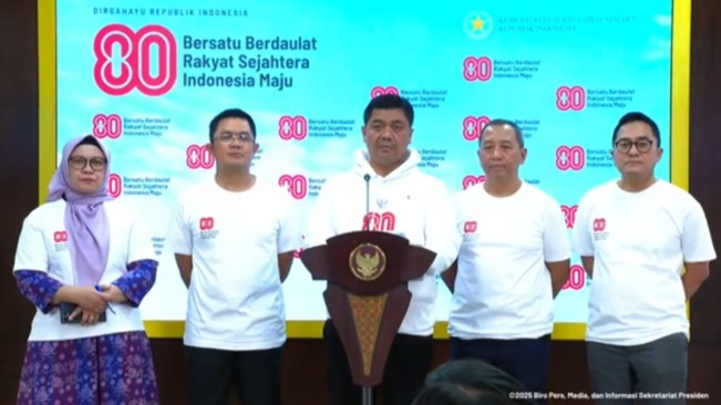 Wamensesneg Juri Ardiantoro konfrensi pers dalam menyambut HUT RI ke-80. [YouTube Sekretariat Presiden]